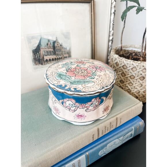 Toyo Trumpet Tapestry Flora Pottery Trinket Box - Picture 7 of 10